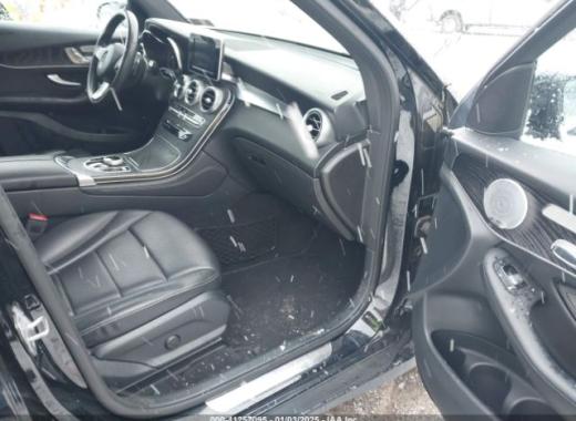 Mercedes - Glc300 - 2018 - Black - 41257095