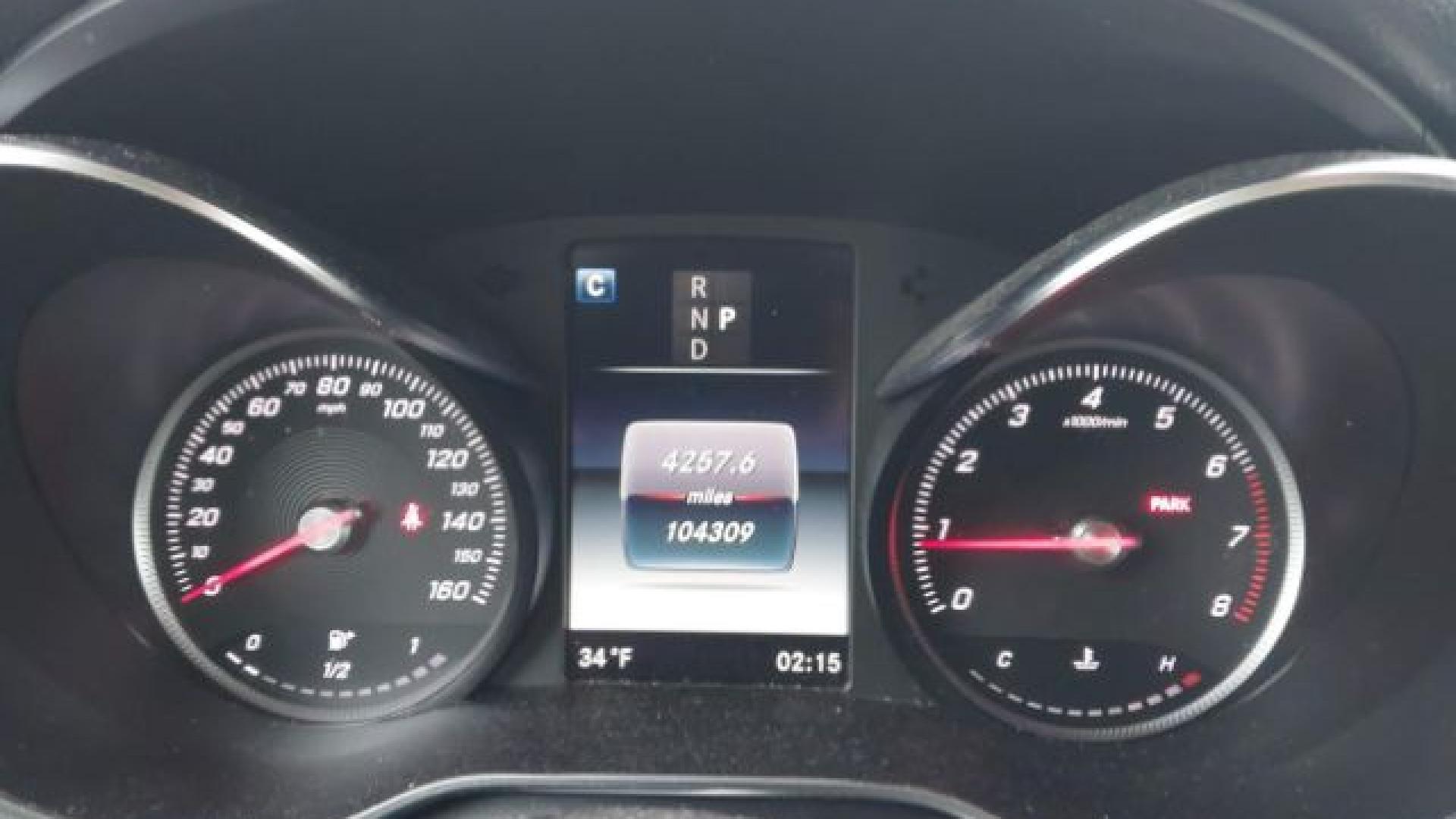 Mercedes - Glc300 - 2018 - Black - 41257095