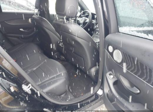 Mercedes - Glc300 - 2018 - Black - 41257095