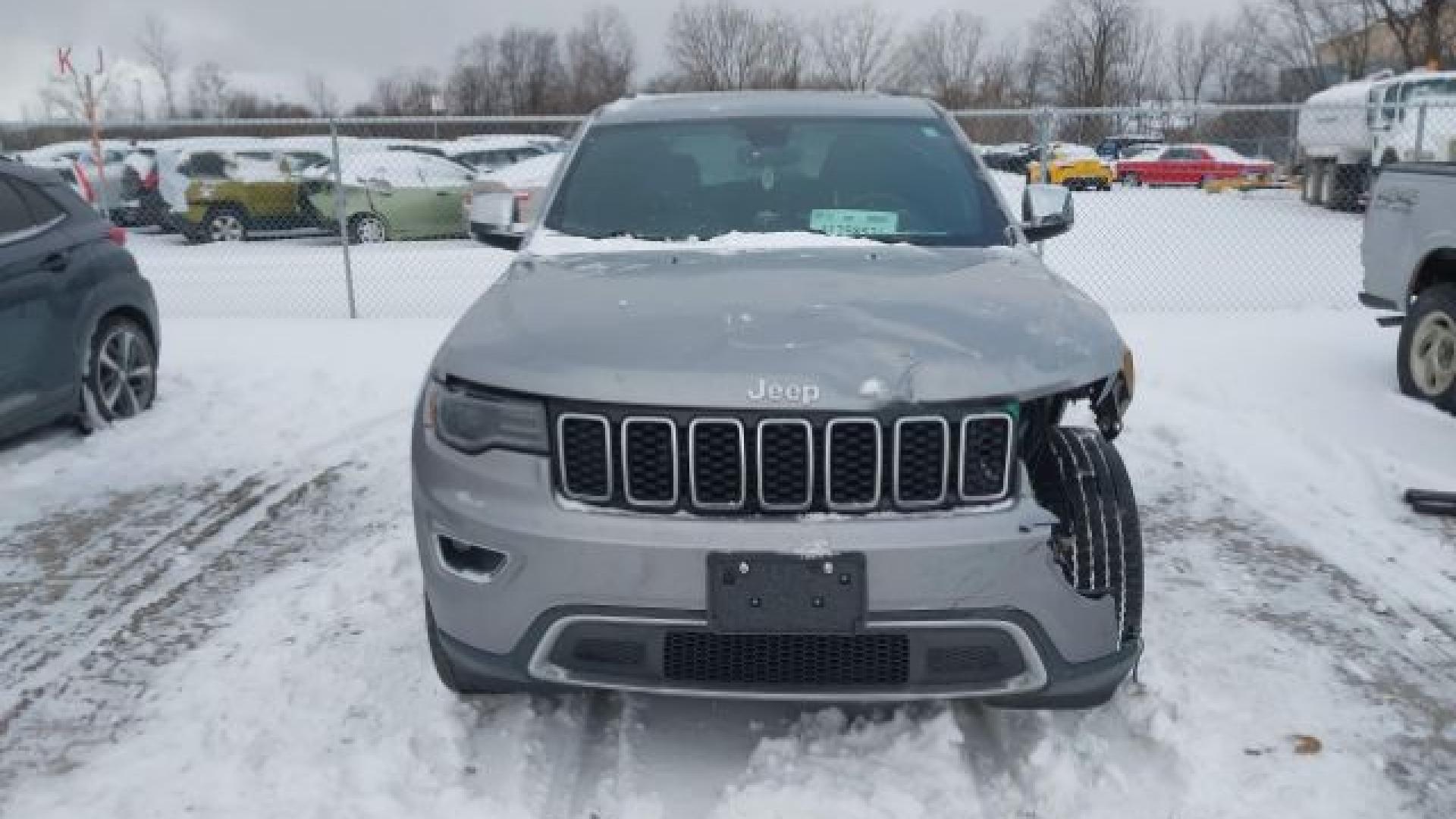 Jeep  - Grand Cherokee - 2017 - Silver - 41258536