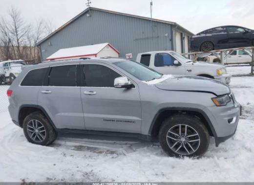 Jeep  - Grand Cherokee - 2017 - Silver - 41258536