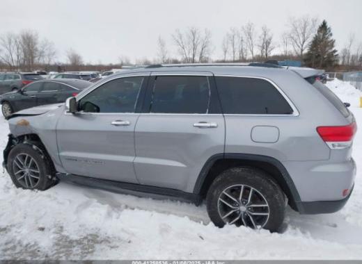 Jeep  - Grand Cherokee - 2017 - Silver - 41258536