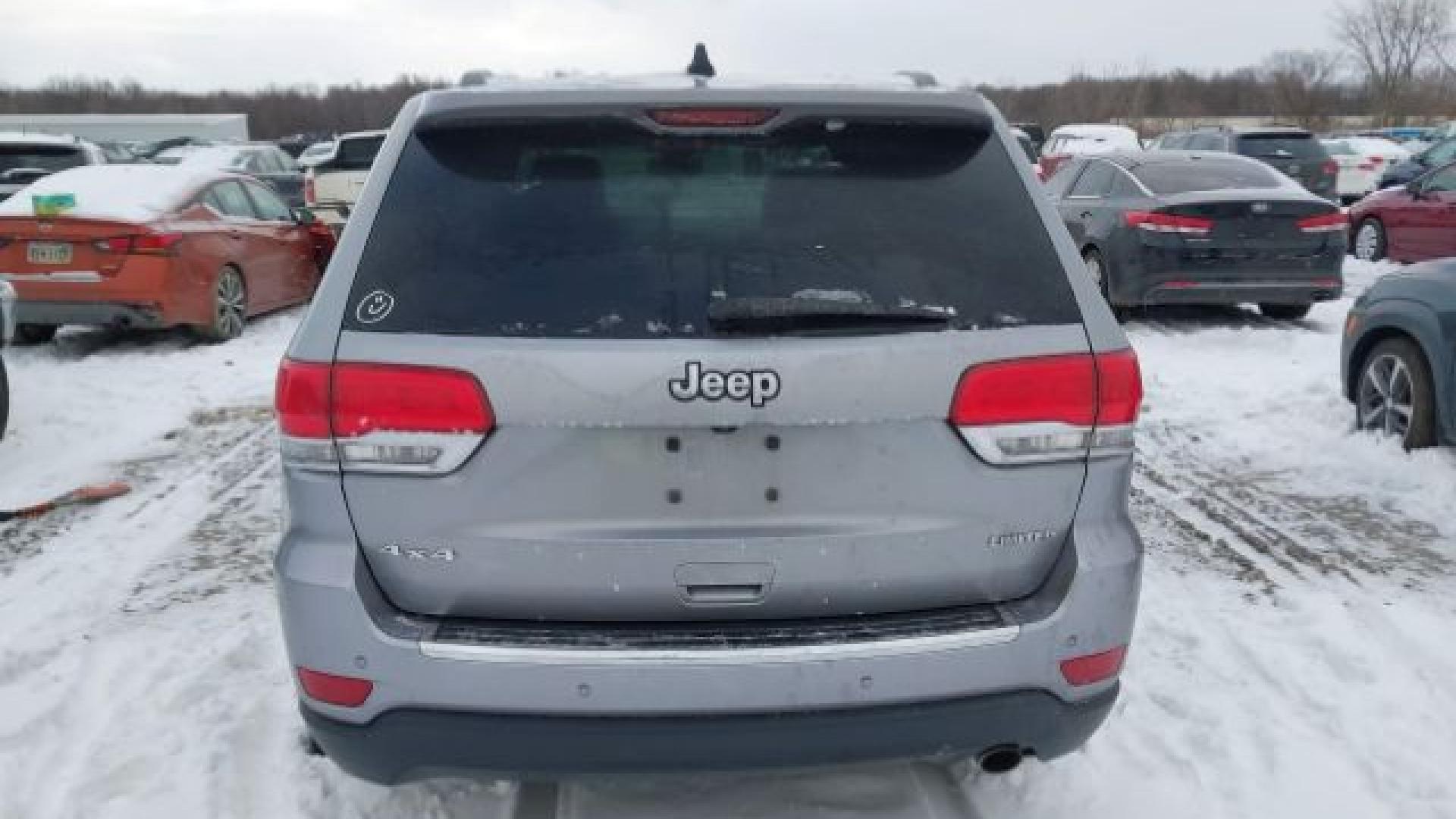 Jeep  - Grand Cherokee - 2017 - Silver - 41258536