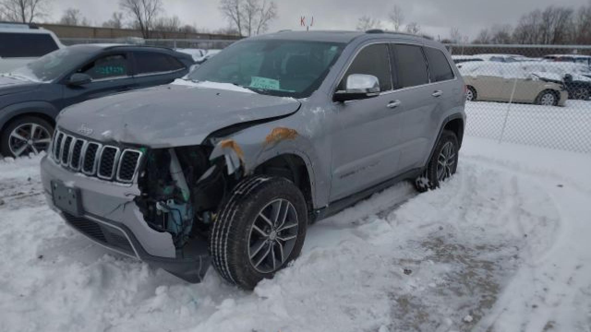 Jeep  - Grand Cherokee - 2017 - Silver - 41258536