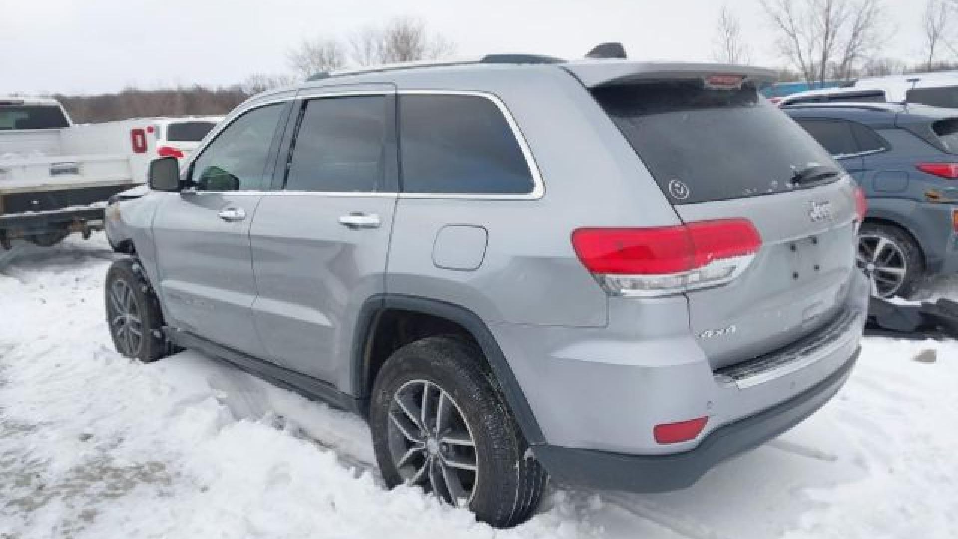 Jeep  - Grand Cherokee - 2017 - Silver - 41258536