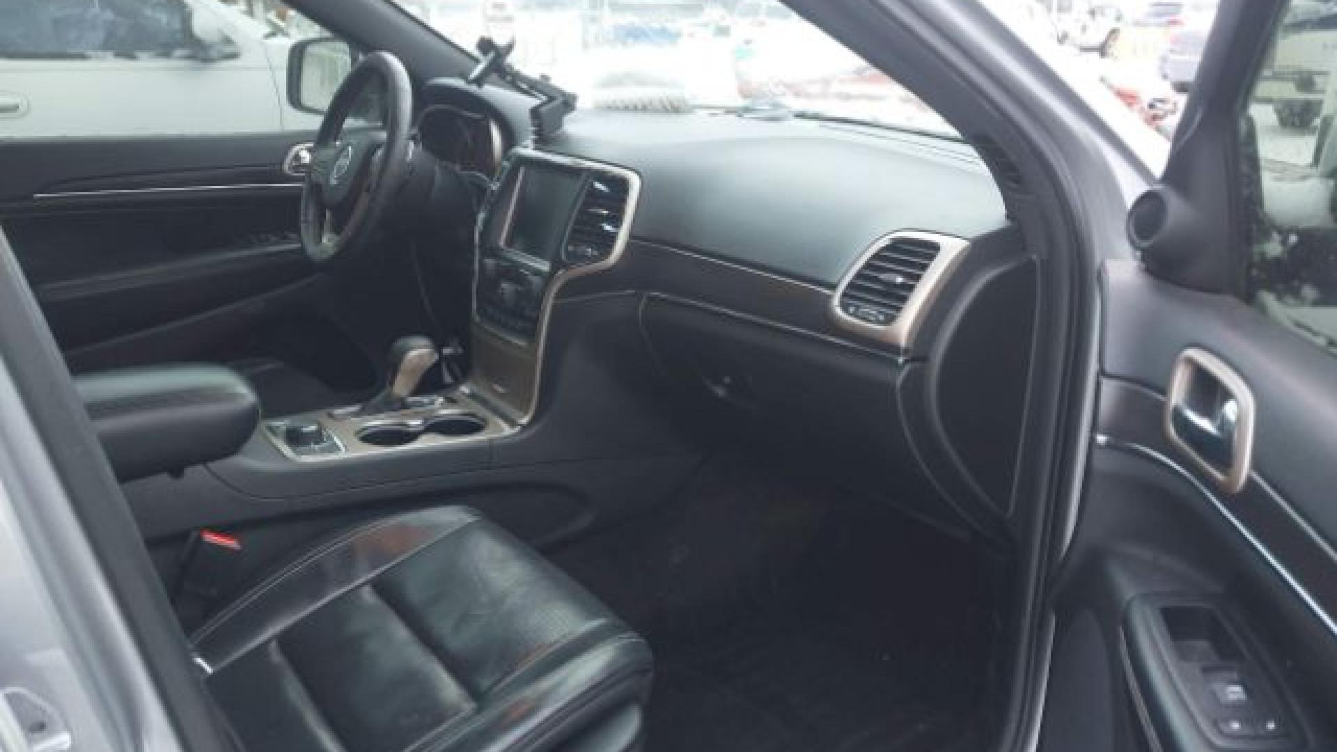 Jeep  - Grand Cherokee - 2017 - Silver - 41258536