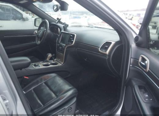 Jeep  - Grand Cherokee - 2017 - Silver - 41258536