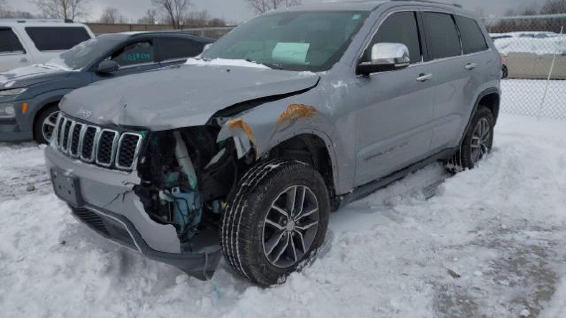 Jeep  - Grand Cherokee - 2017 - Silver - 41258536