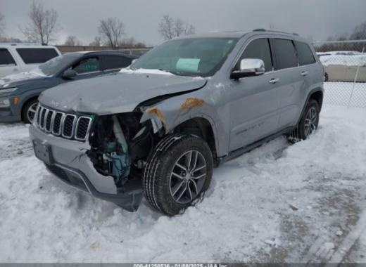 Jeep  - Grand Cherokee - 2017 - Silver - 41258536
