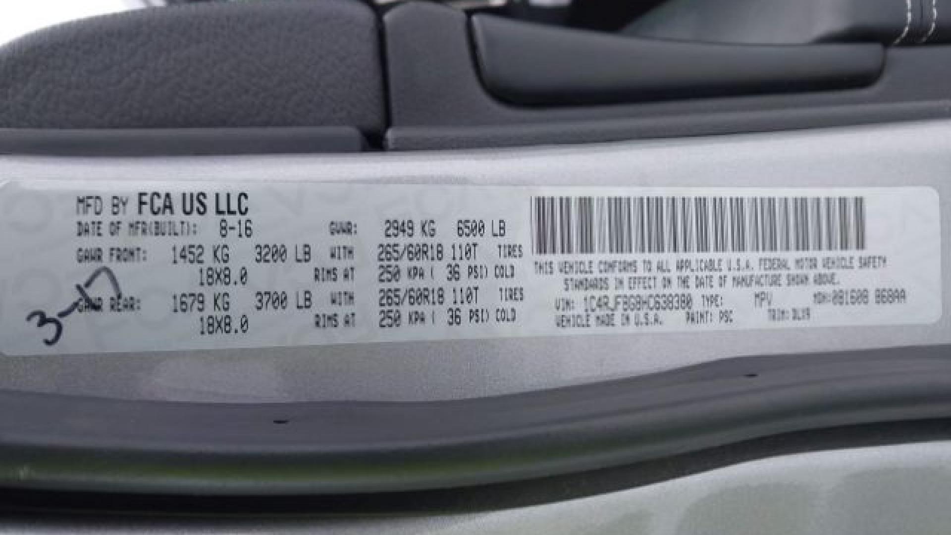 Jeep  - Grand Cherokee - 2017 - Silver - 41258536