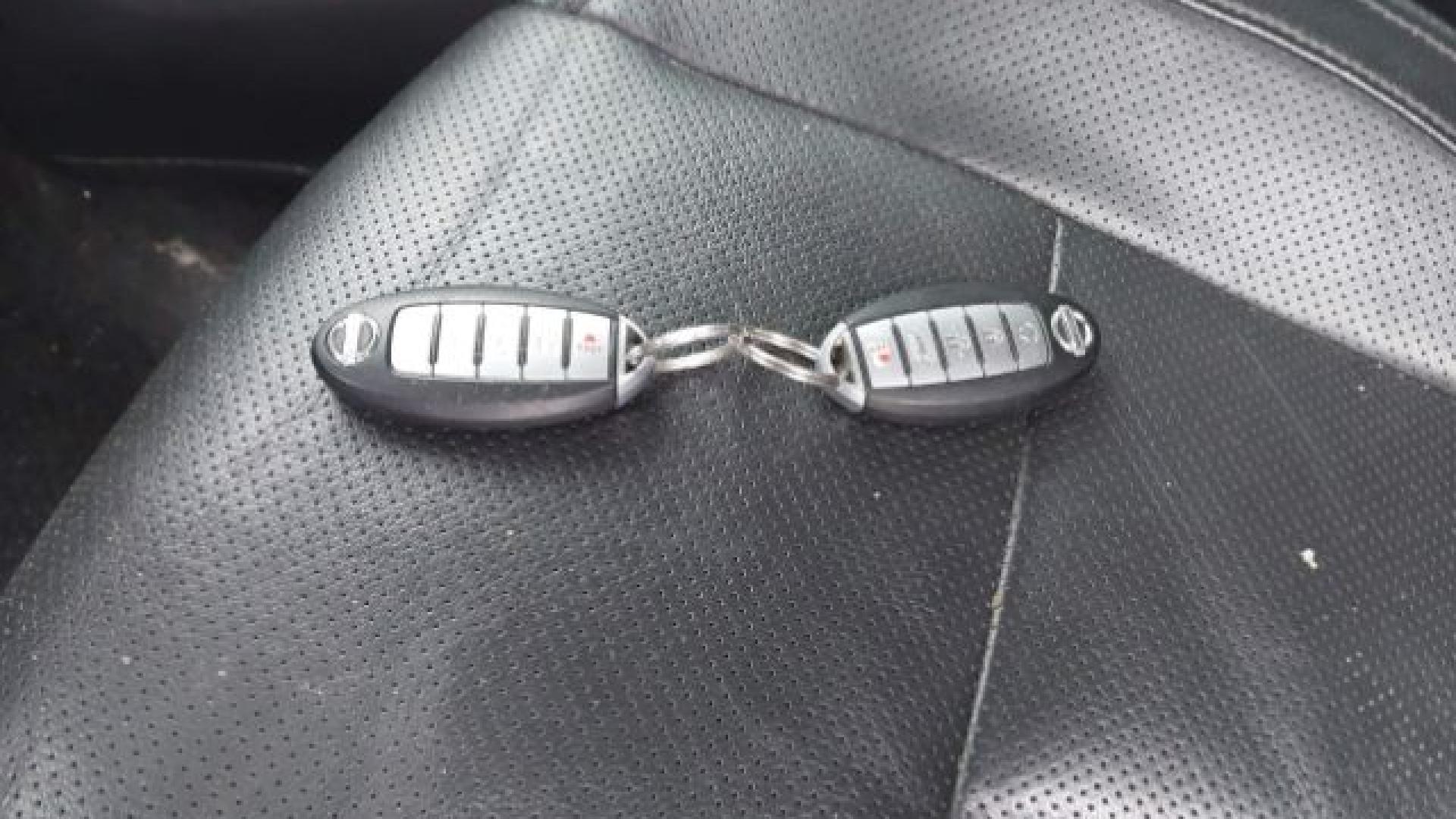 Nissan  - Rogue - 2017 - Grey - 41274444