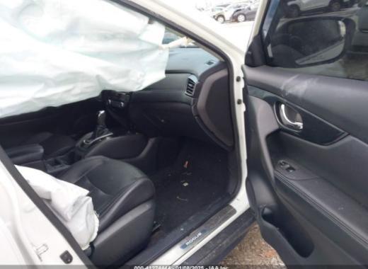 Nissan  - Rogue - 2017 - Grey - 41274444