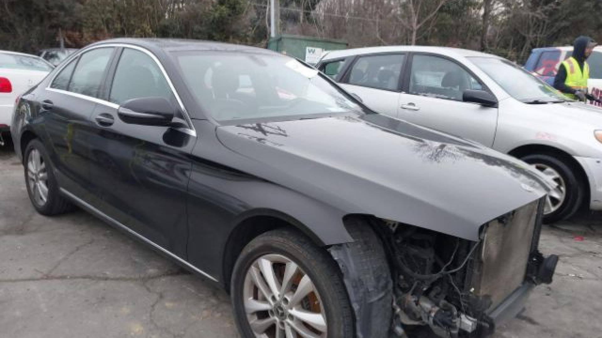 Mercedes - C300 - 2019 - Black - 41286322