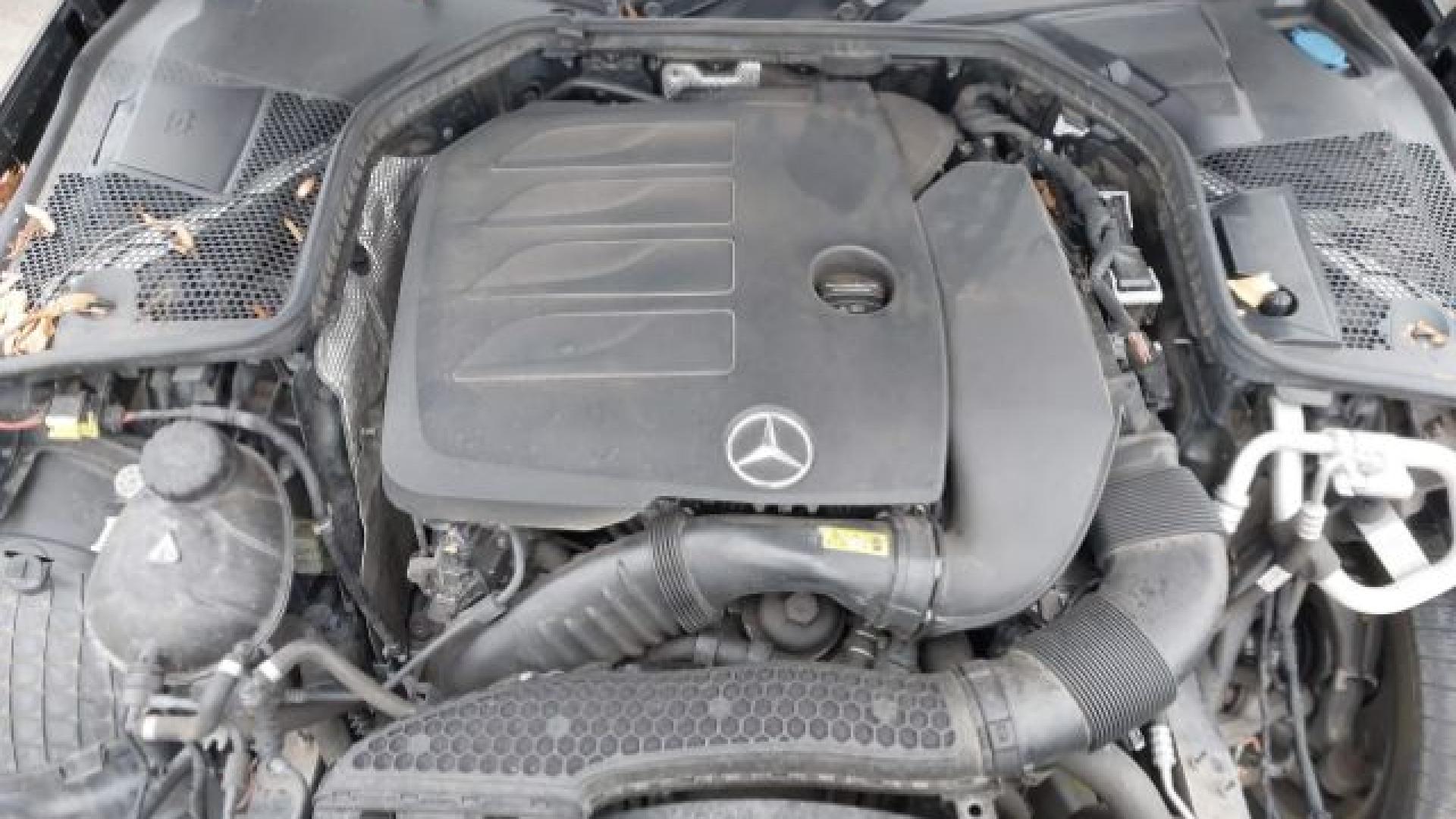 Mercedes - C300 - 2019 - Black - 41286322