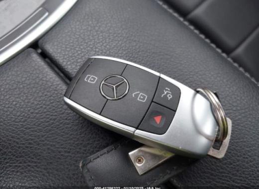 Mercedes - C300 - 2019 - Black - 41286322