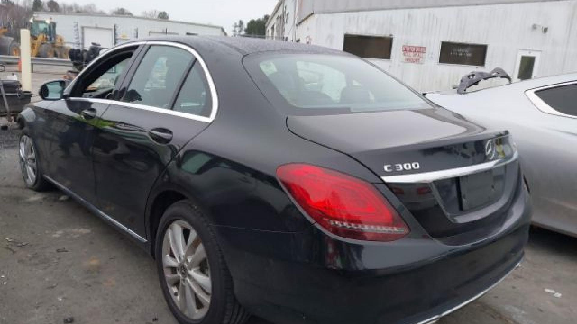Mercedes - C300 - 2019 - Black - 41286322
