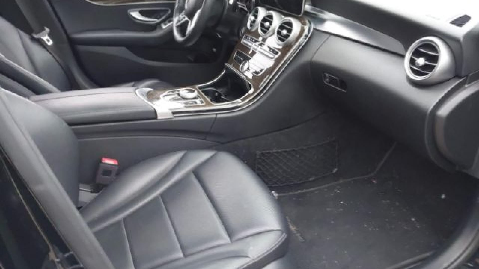 Mercedes - C300 - 2019 - Black - 41286322