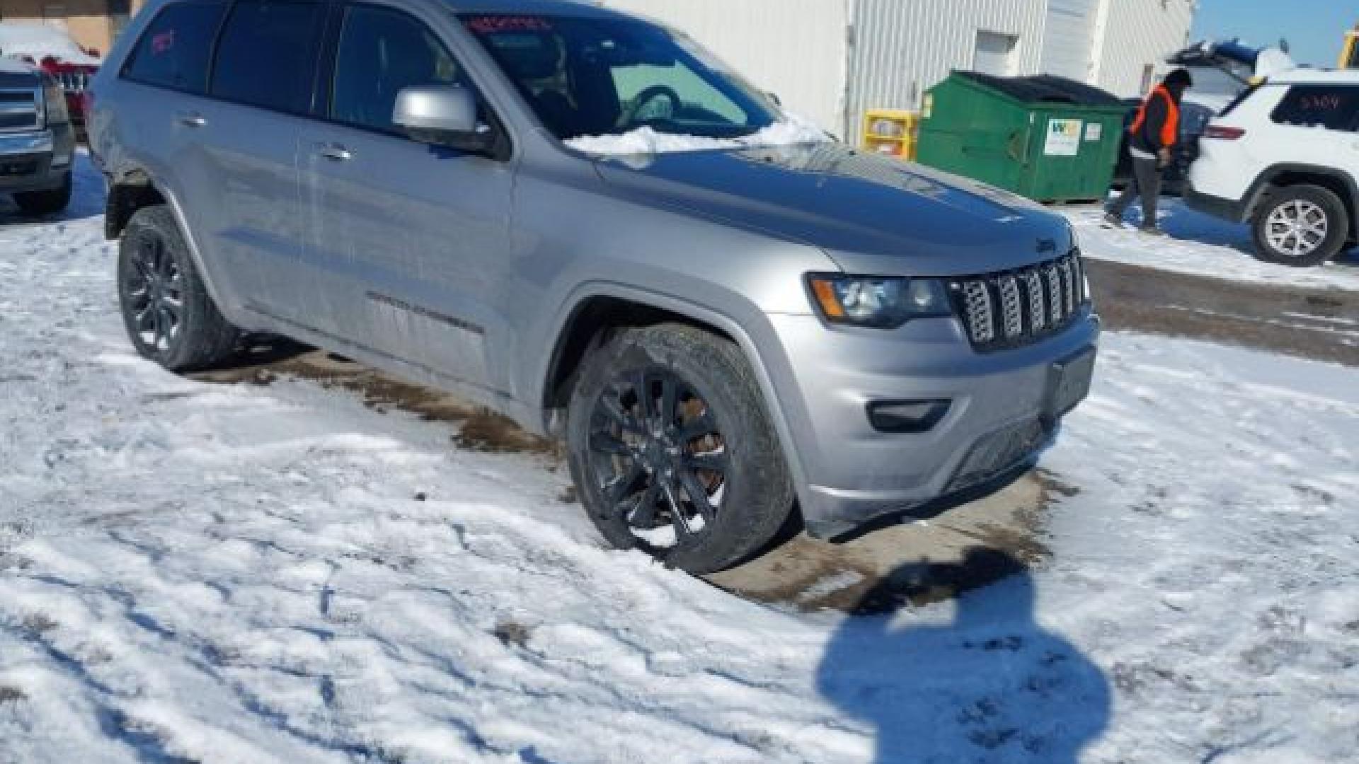 Jeep  - Grand Cherokee - 2018 - Silver - 41289923