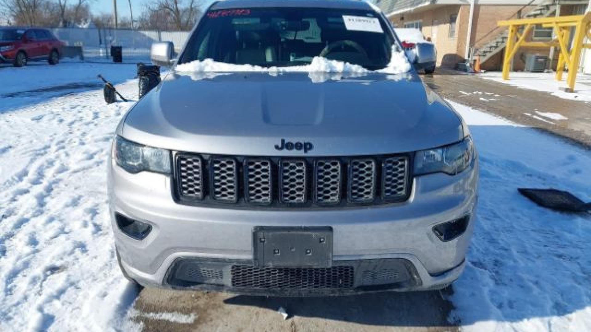 Jeep  - Grand Cherokee - 2018 - Silver - 41289923