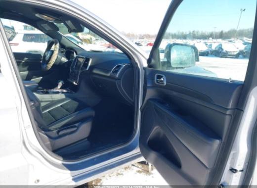 Jeep  - Grand Cherokee - 2018 - Silver - 41289923