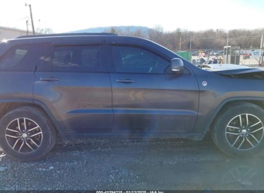 Jeep  - Grand Cherokee - 2017 - Grey - 41294235