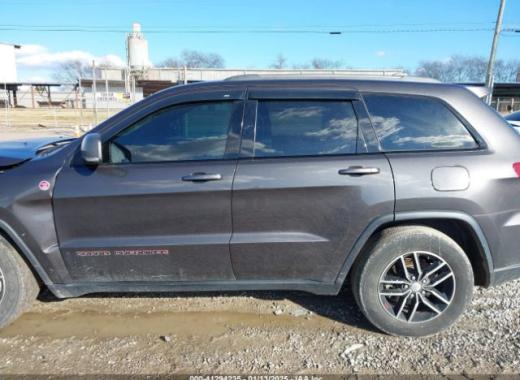 Jeep  - Grand Cherokee - 2017 - Grey - 41294235