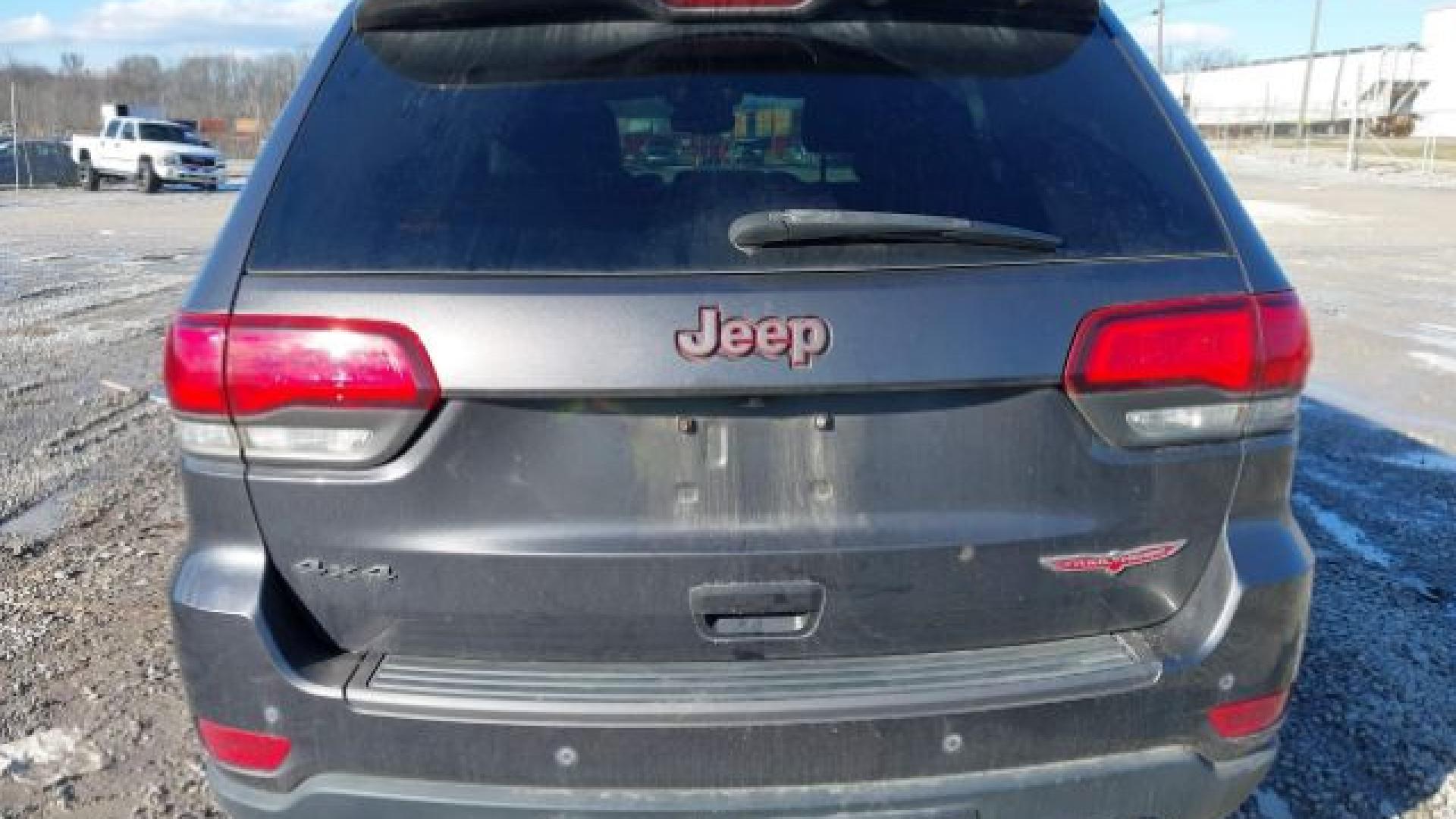 Jeep  - Grand Cherokee - 2017 - Grey - 41294235