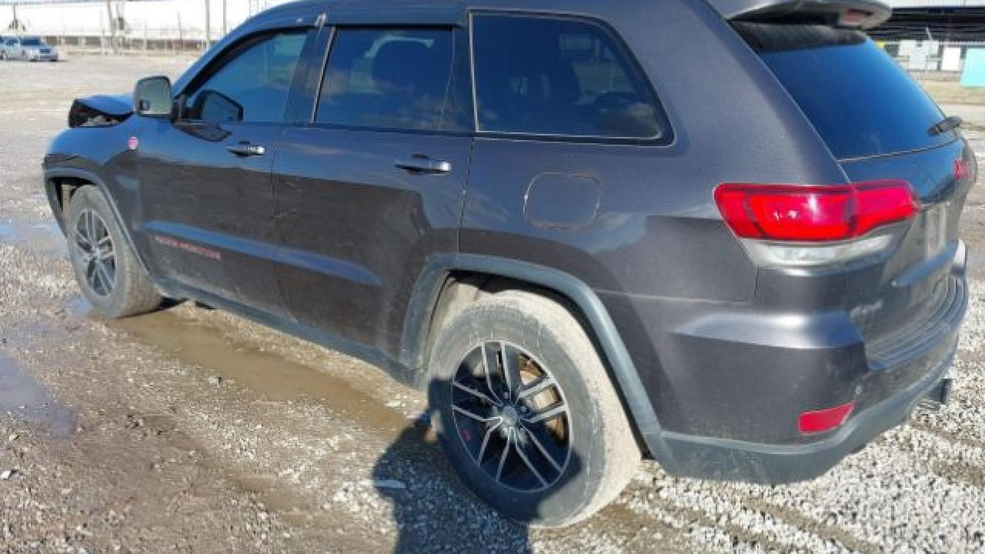 Jeep  - Grand Cherokee - 2017 - Grey - 41294235