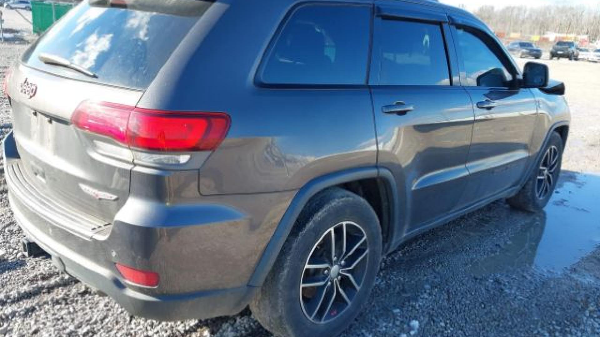 Jeep  - Grand Cherokee - 2017 - Grey - 41294235