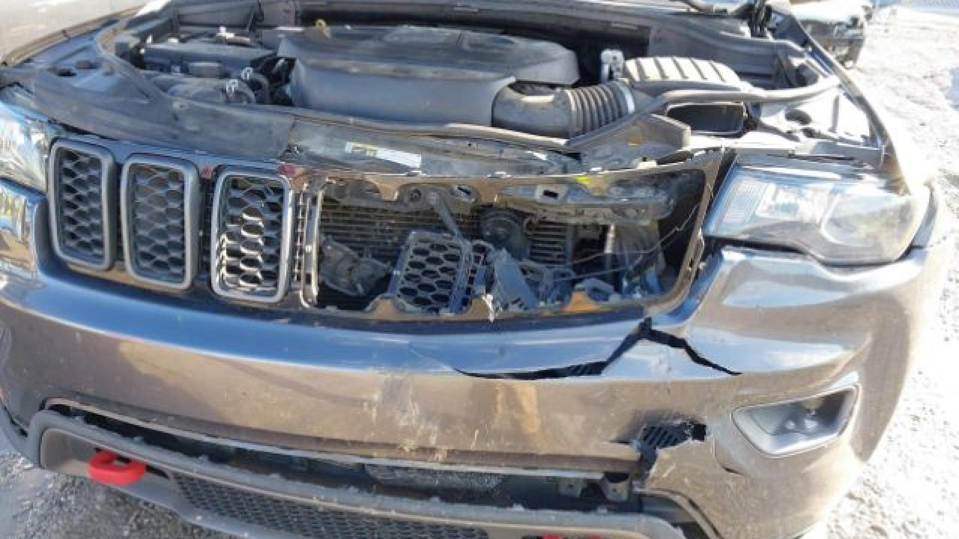 Jeep  - Grand Cherokee - 2017 - Grey - 41294235