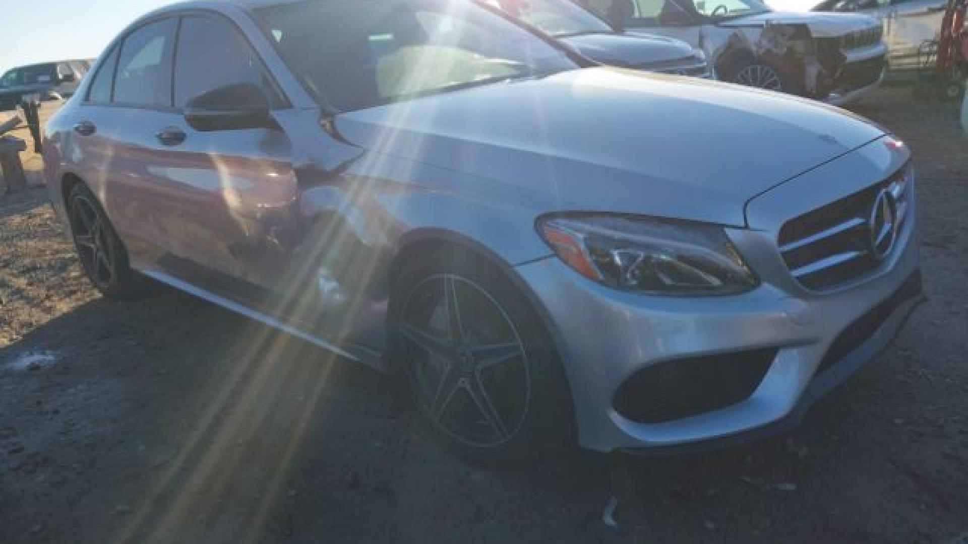 Mercedes - C300 - 2017 - Silver - 41296174
