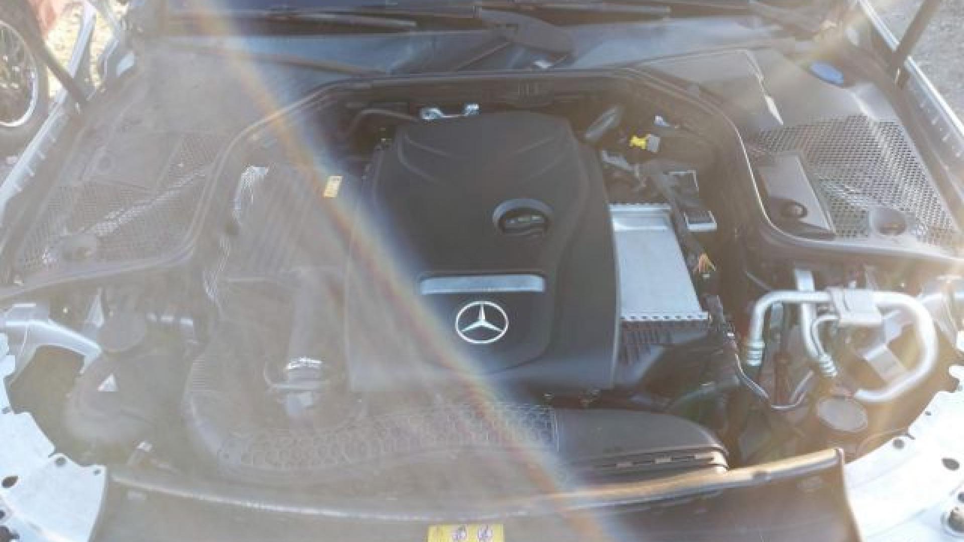 Mercedes - C300 - 2017 - Silver - 41296174