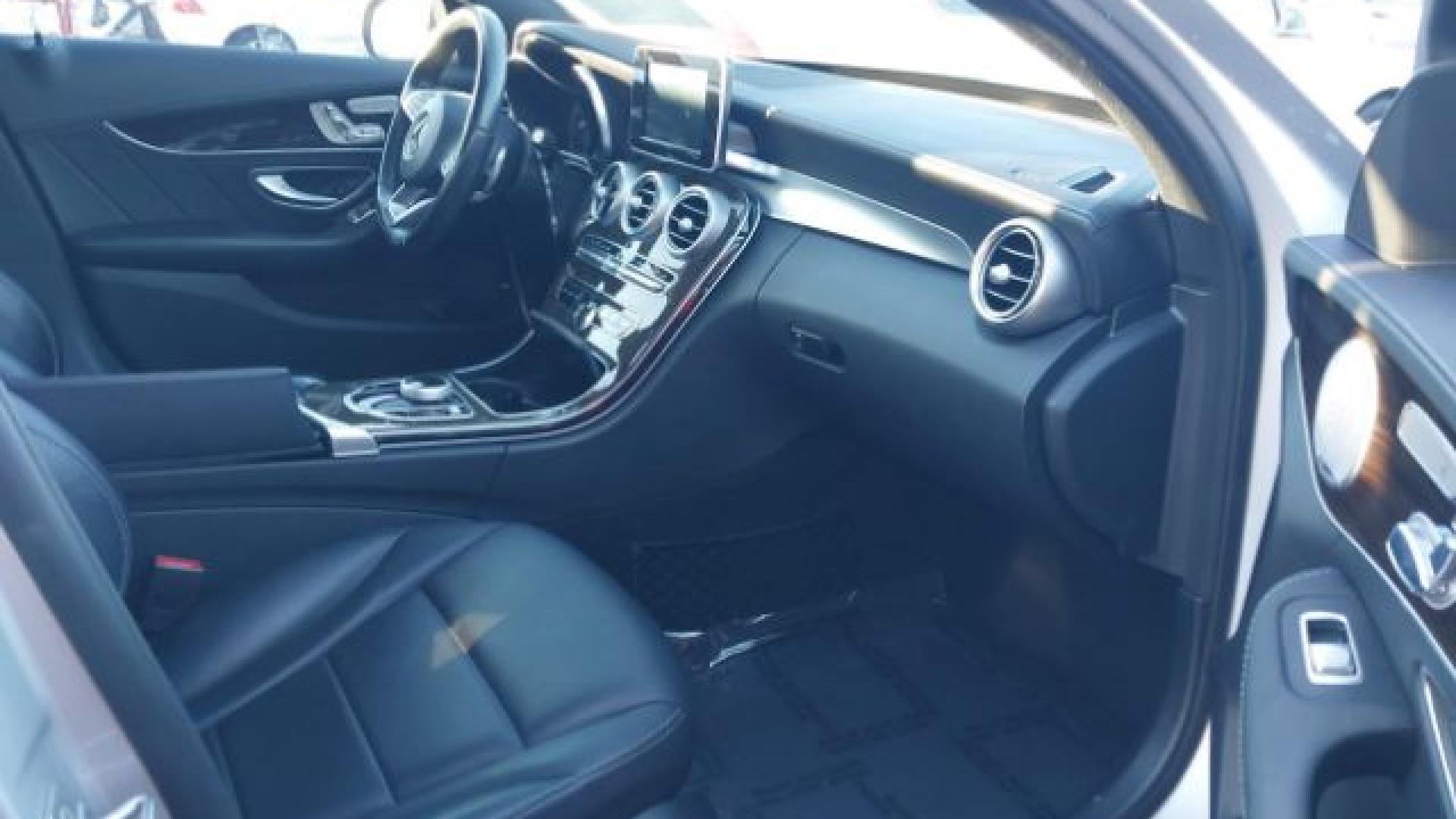 Mercedes - C300 - 2017 - Silver - 41296174
