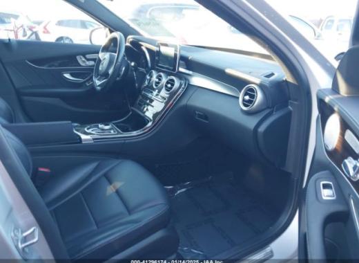 Mercedes - C300 - 2017 - Silver - 41296174