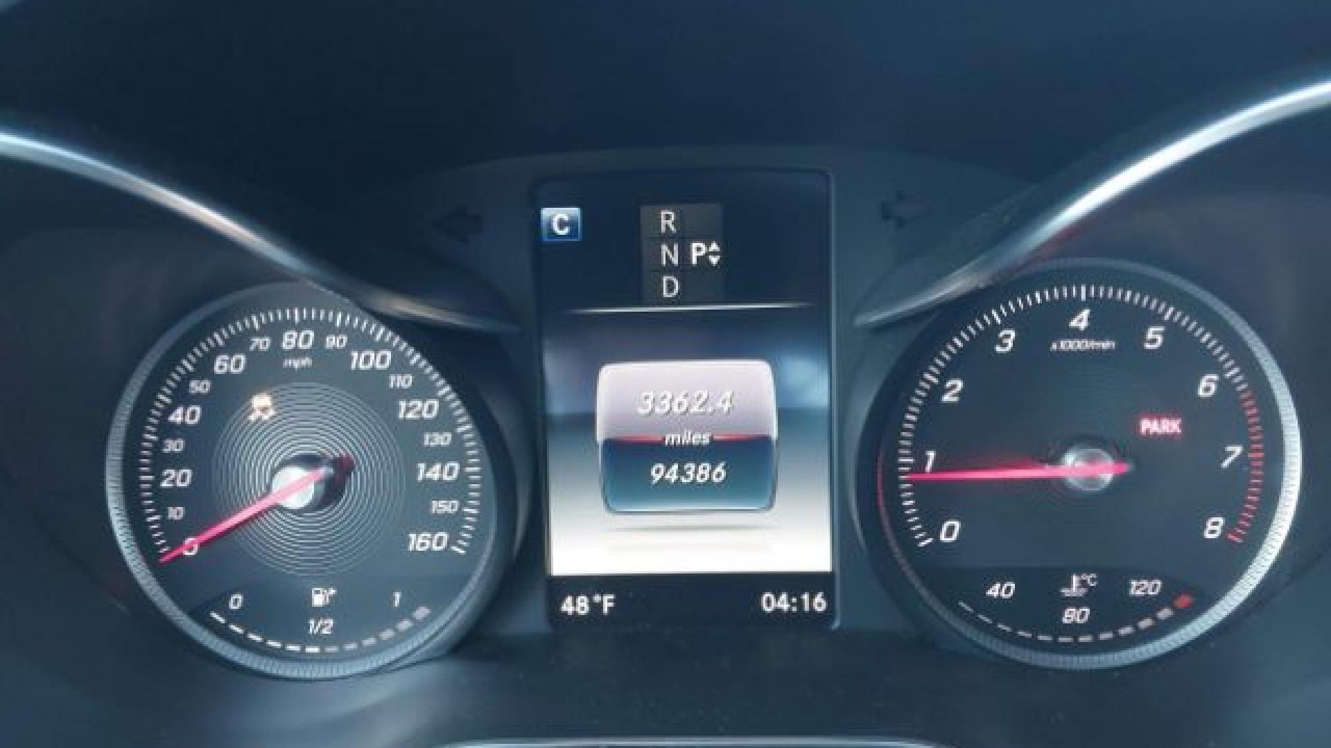 Mercedes - C300 - 2017 - Silver - 41296174