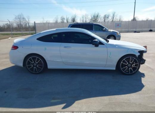 Mercedes - C300 - 2019 - White - 41306051