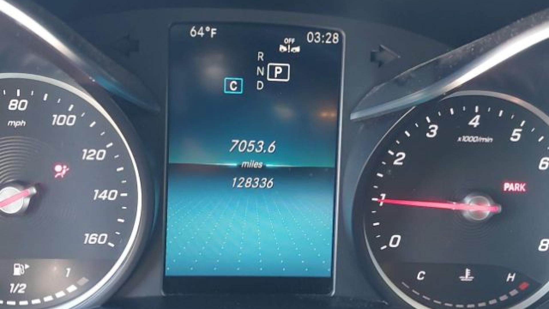 Mercedes - C300 - 2019 - White - 41306051