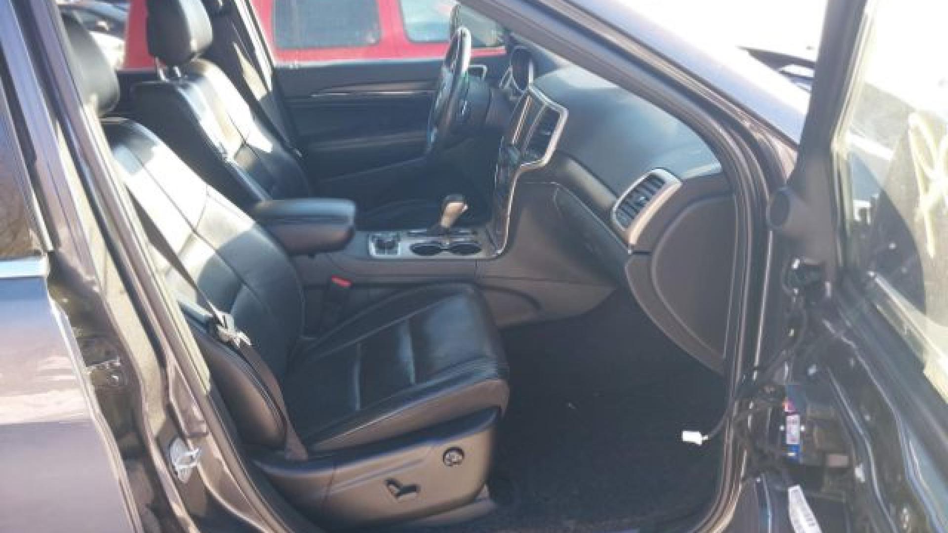 Jeep  - Grand Cherokee - 2017 - Grey - 41330809