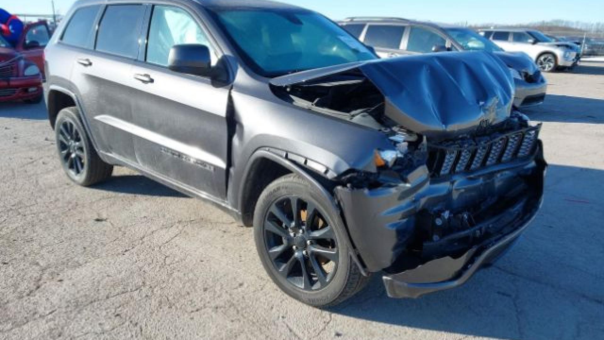 Jeep  - Grand Cherokee - 2017 - Grey - 41367874
