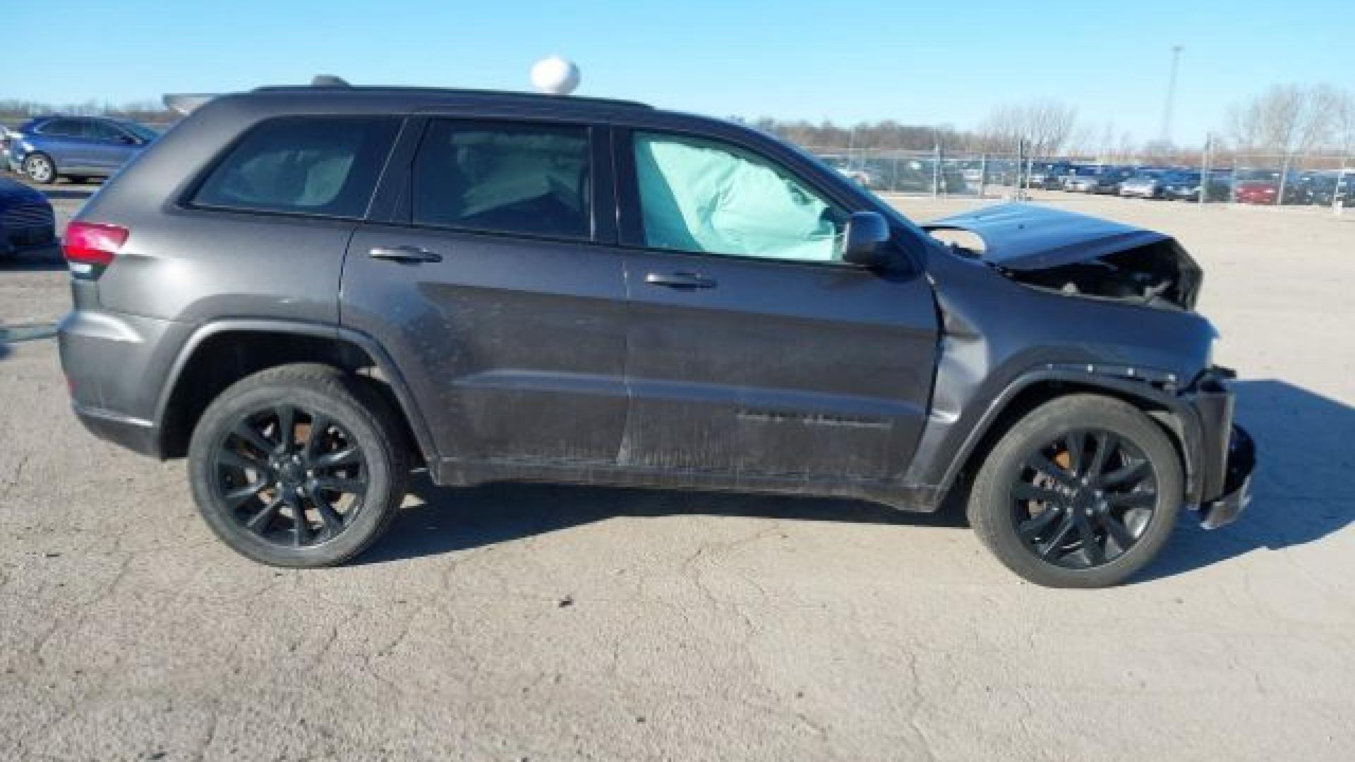 Jeep  - Grand Cherokee - 2017 - Grey - 41367874