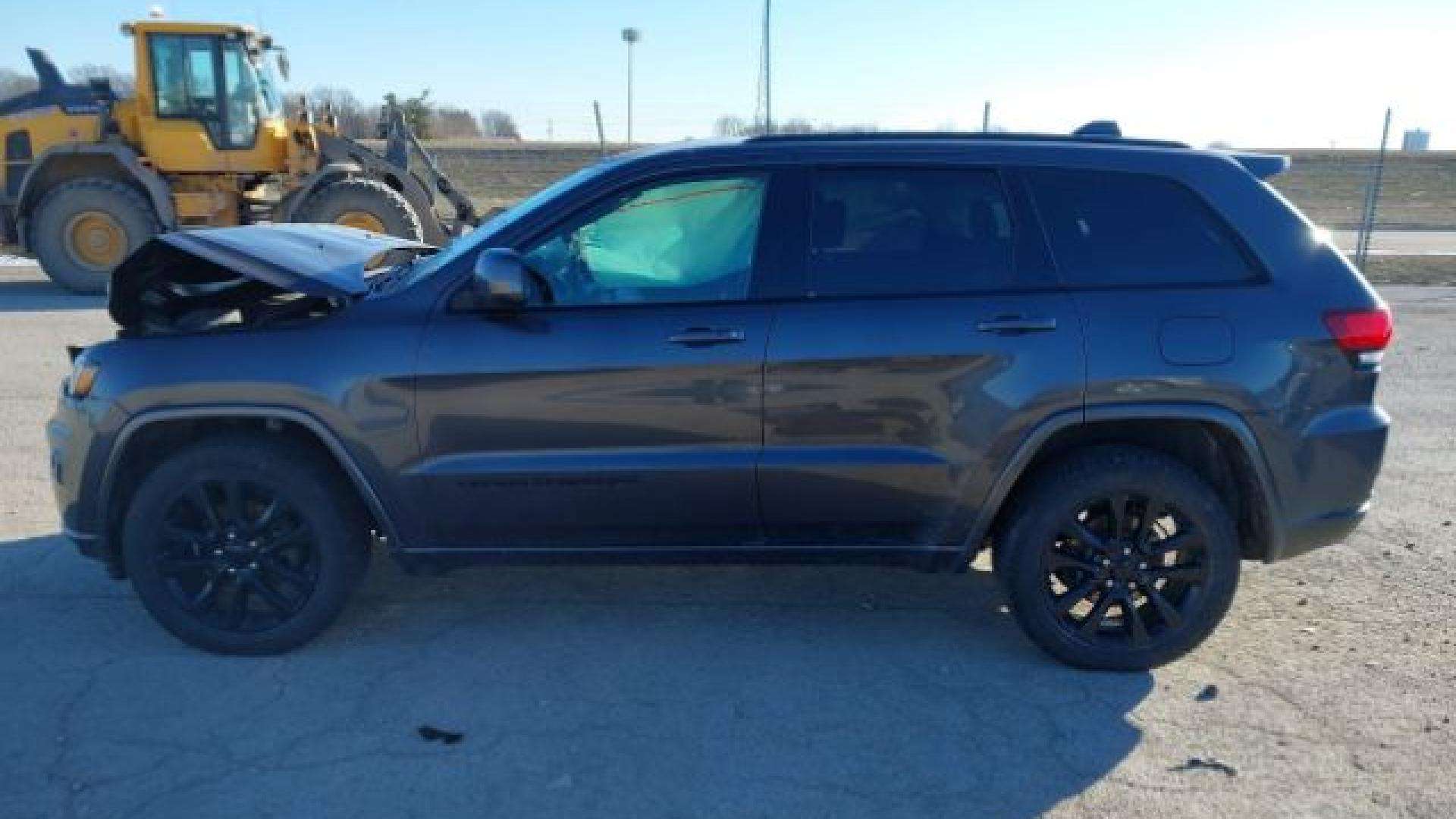 Jeep  - Grand Cherokee - 2017 - Grey - 41367874