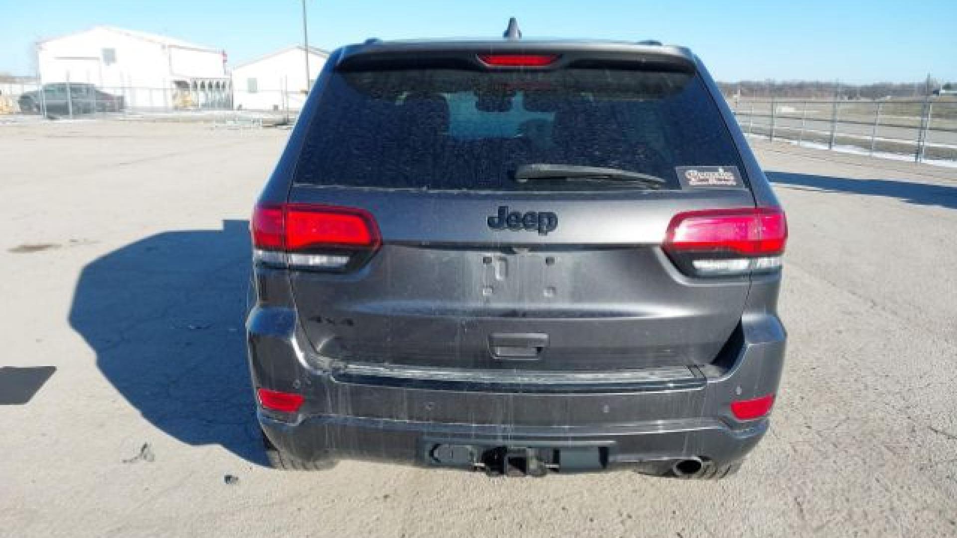 Jeep  - Grand Cherokee - 2017 - Grey - 41367874