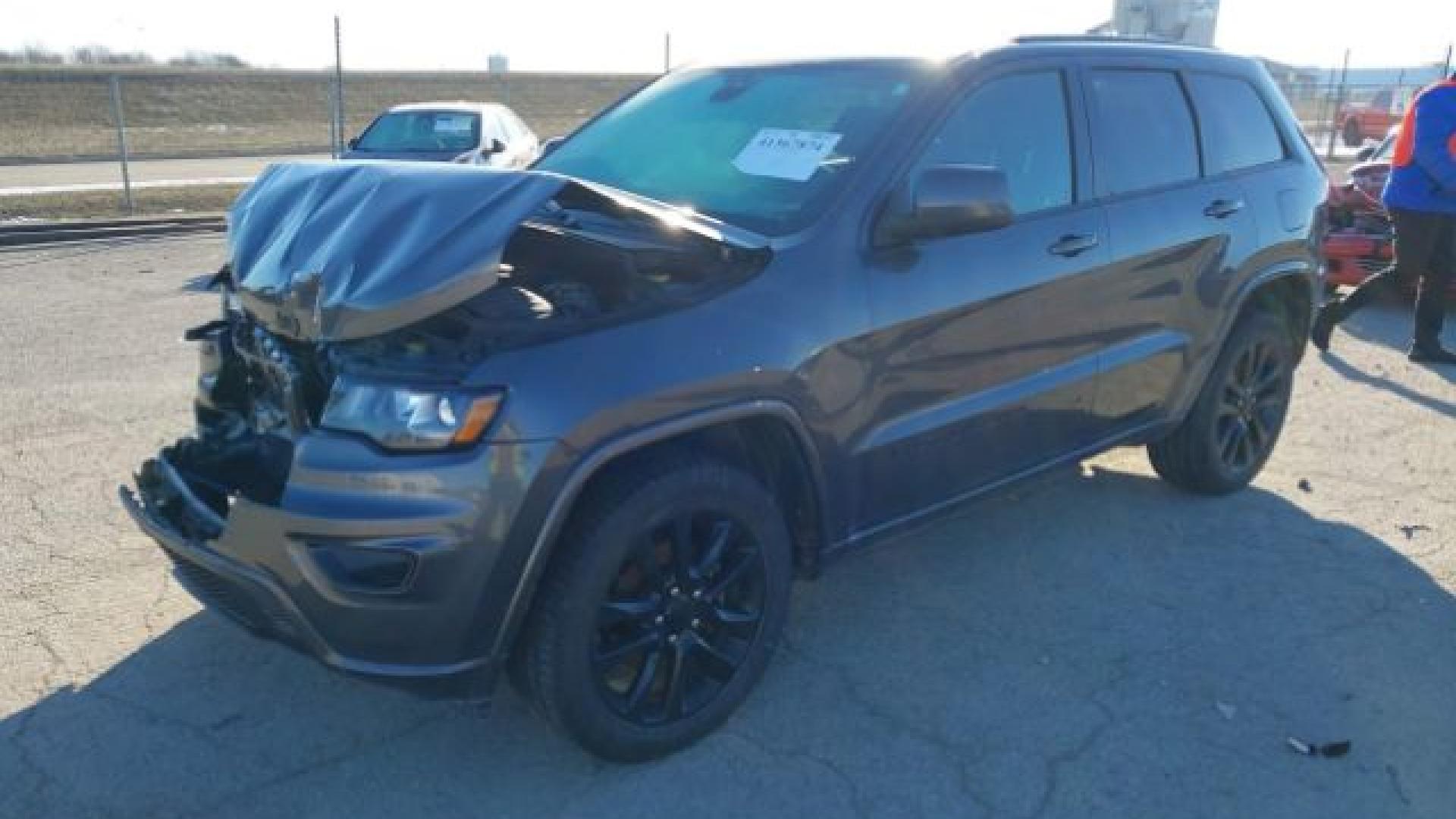 Jeep  - Grand Cherokee - 2017 - Grey - 41367874