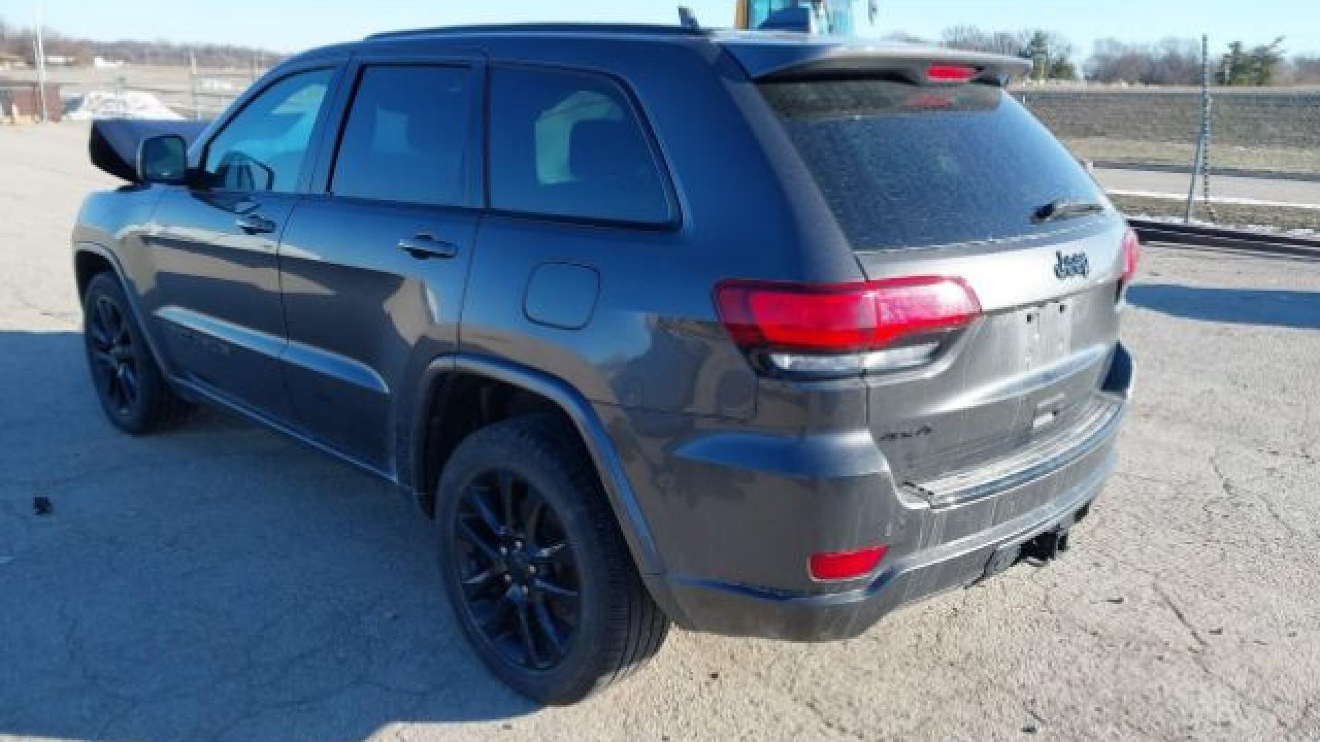 Jeep  - Grand Cherokee - 2017 - Grey - 41367874