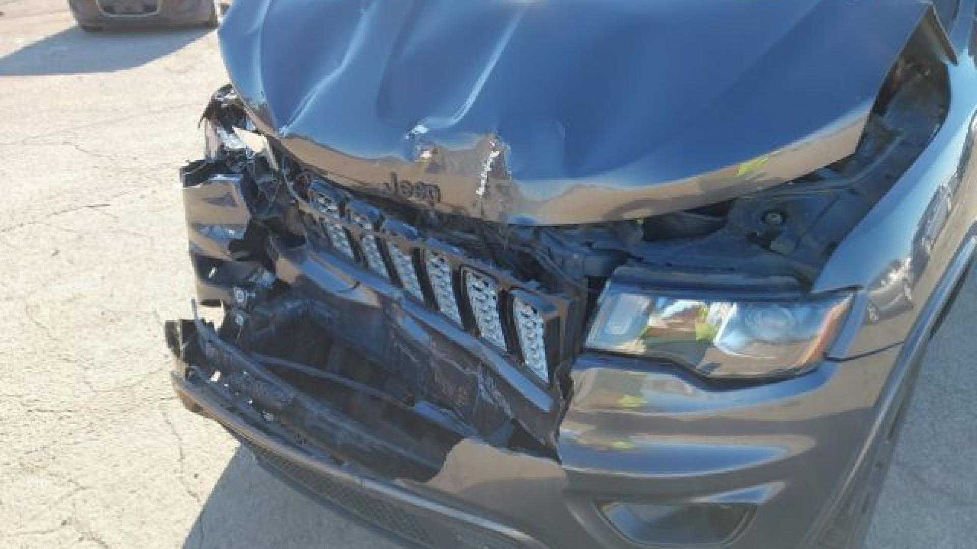 Jeep  - Grand Cherokee - 2017 - Grey - 41367874