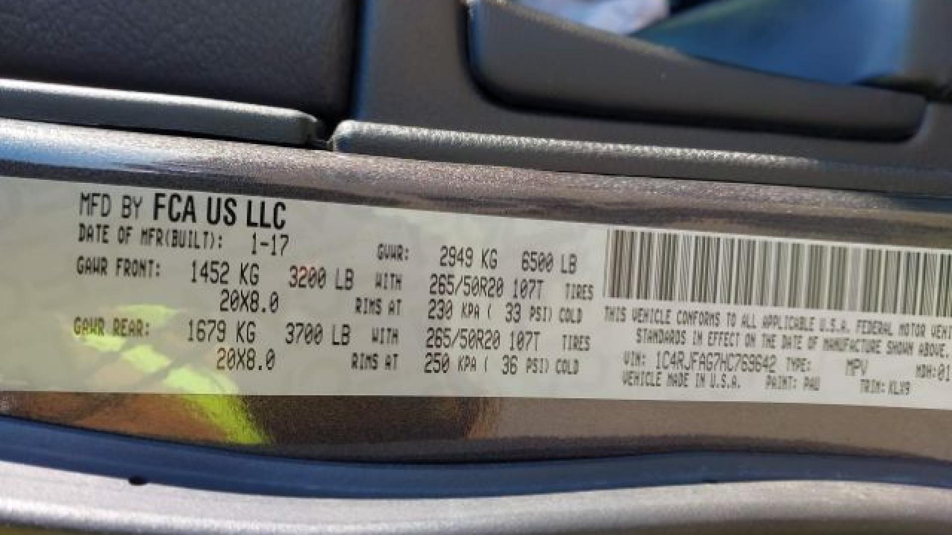 Jeep  - Grand Cherokee - 2017 - Grey - 41367874