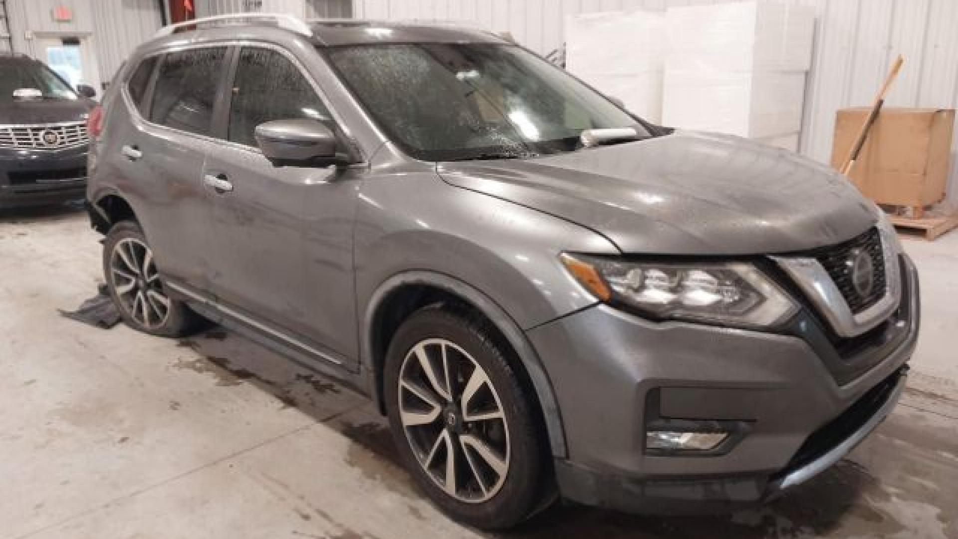 Nissan  - Rogue - 2018 - Silver - 41400786