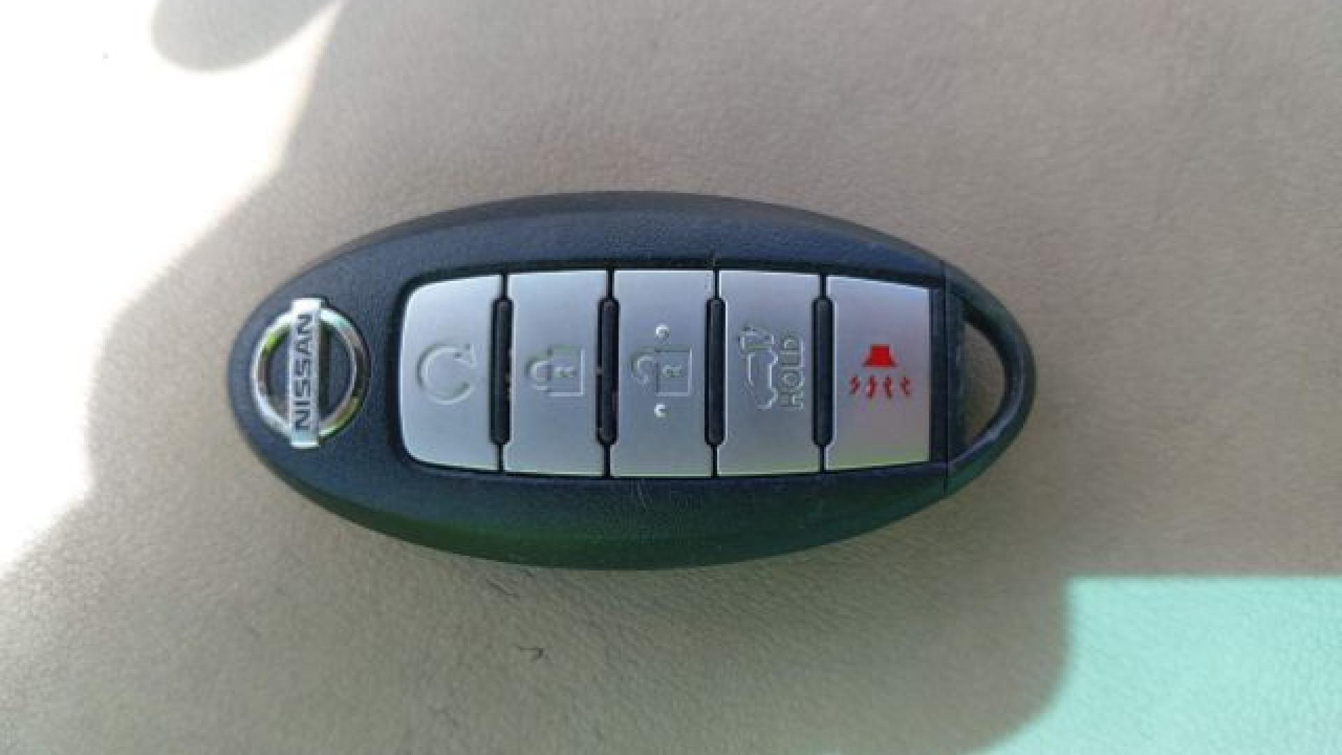 Nissan  - Rogue - 2018 - Silver - 41400786