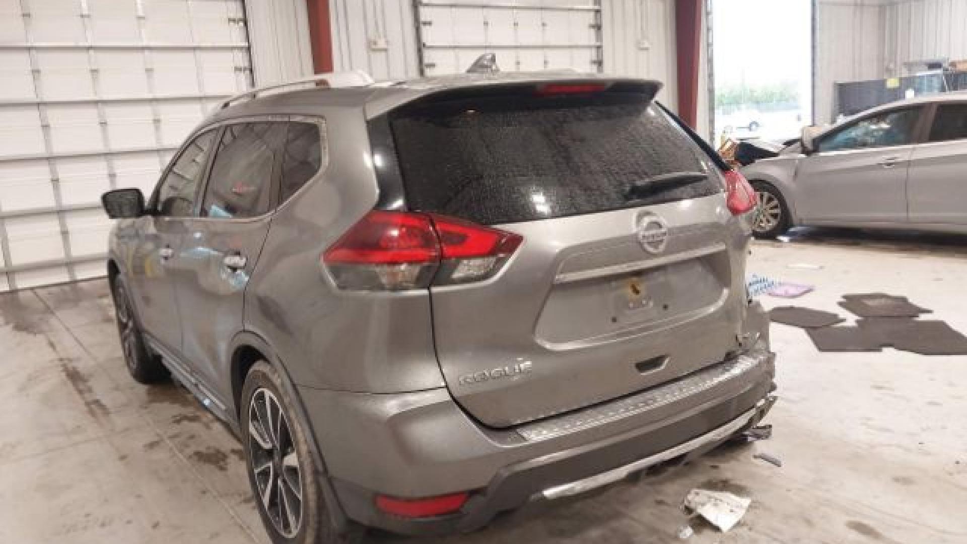 Nissan  - Rogue - 2018 - Silver - 41400786