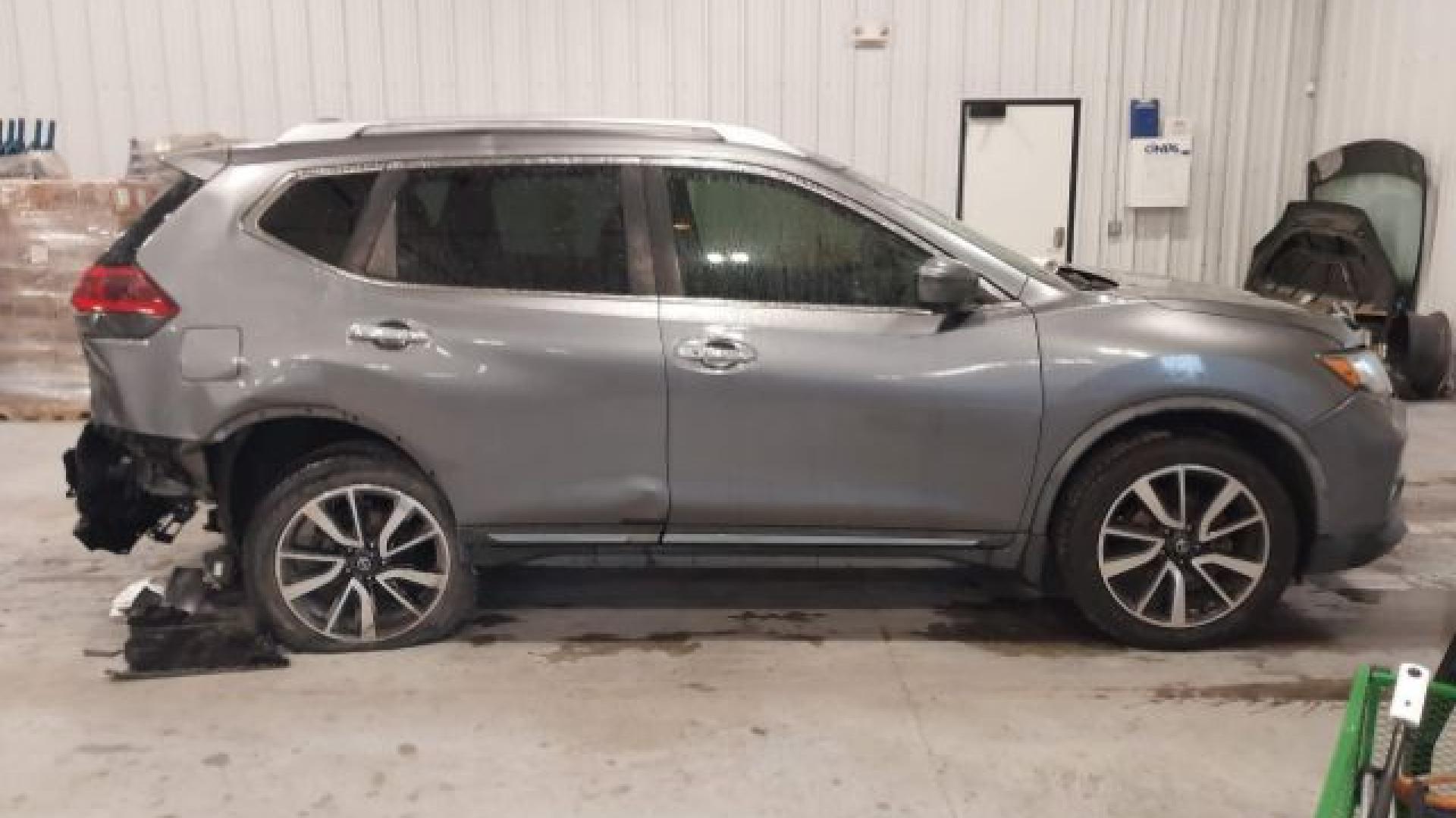 Nissan  - Rogue - 2018 - Silver - 41400786